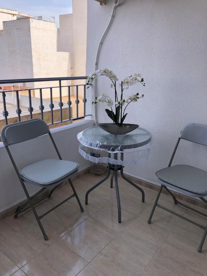 Schöne Wohnung mit Pool , Wi-Fi und privat Garage Torrevieja Exterior foto