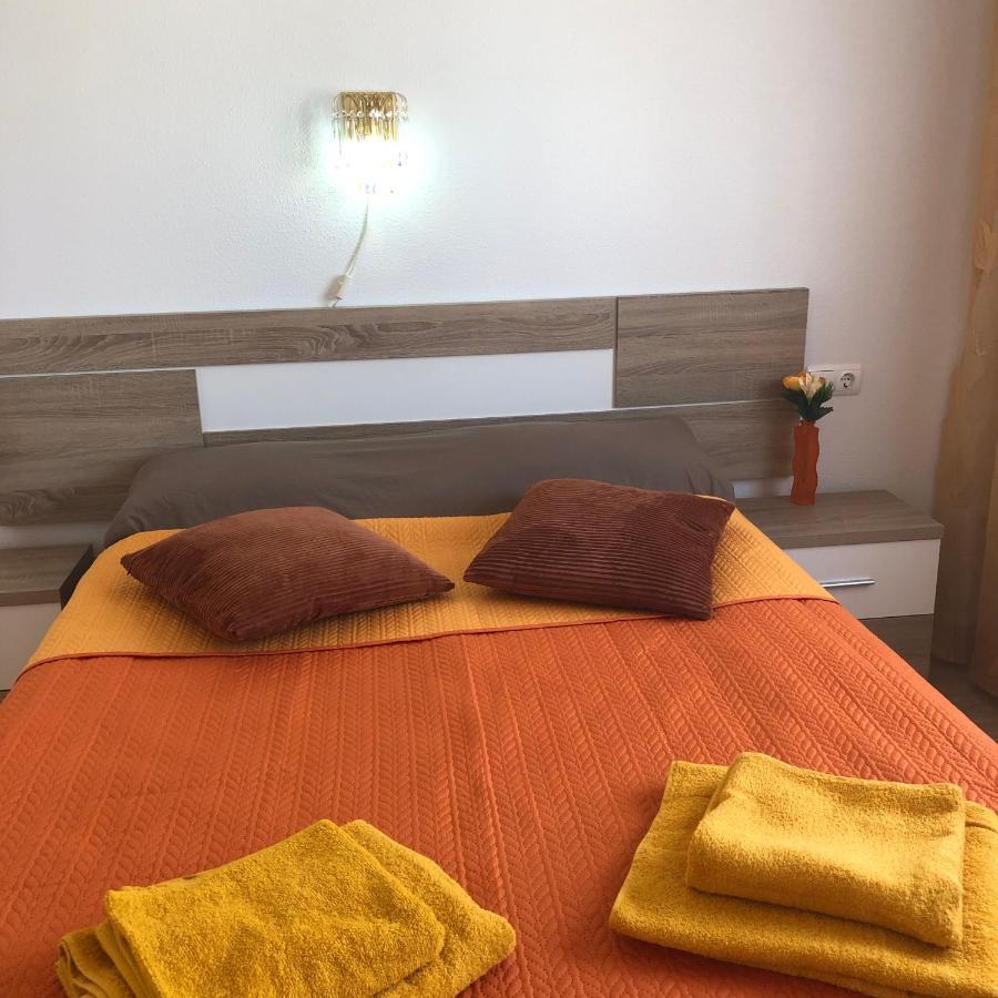 Schöne Wohnung mit Pool , Wi-Fi und privat Garage Torrevieja Exterior foto