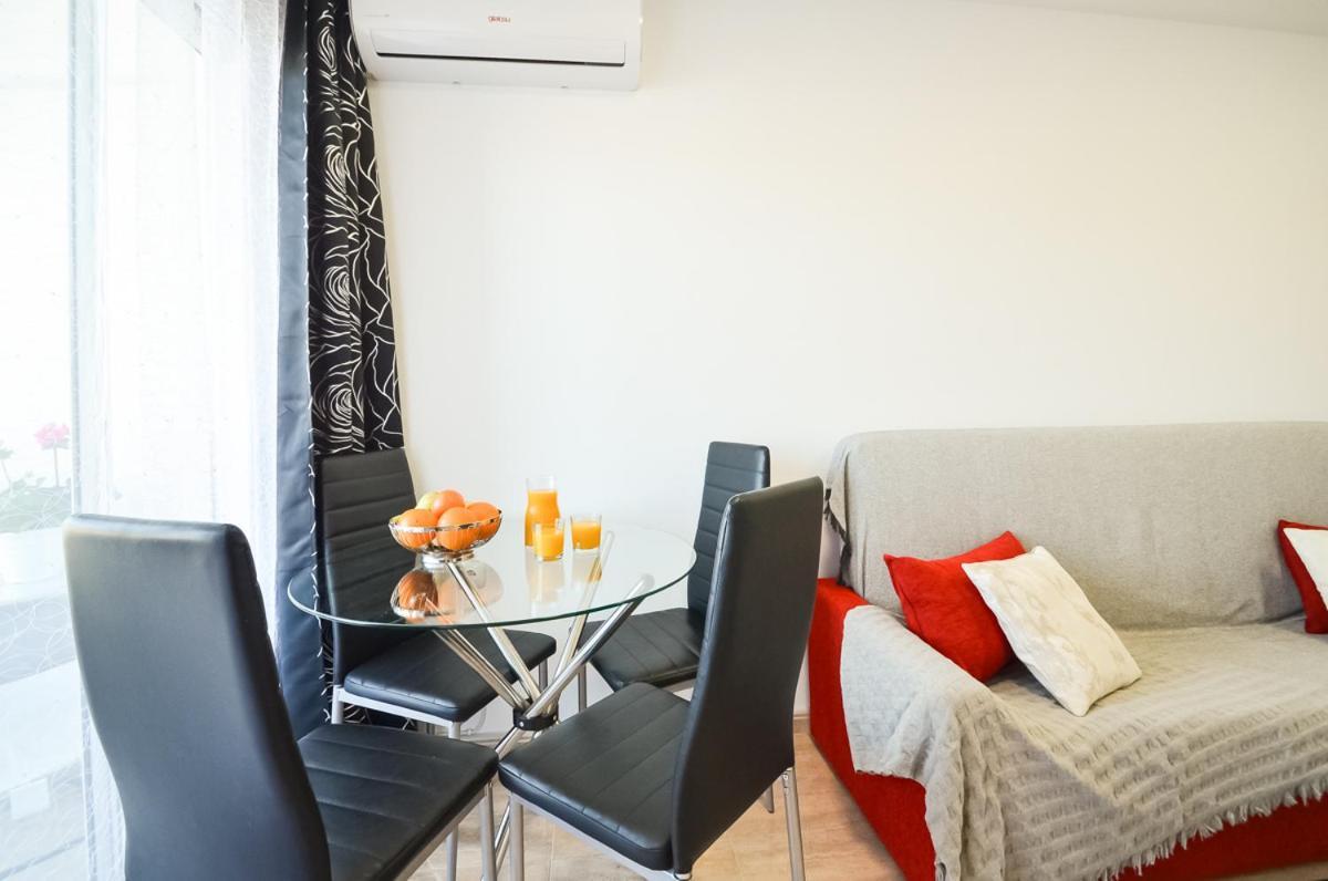 Schöne Wohnung mit Pool , Wi-Fi und privat Garage Torrevieja Exterior foto