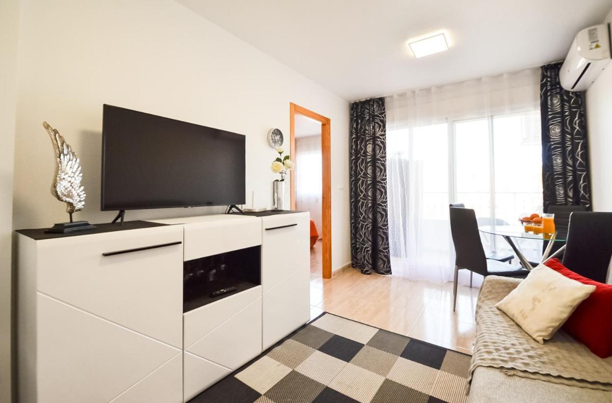 Schöne Wohnung mit Pool , Wi-Fi und privat Garage Torrevieja Exterior foto