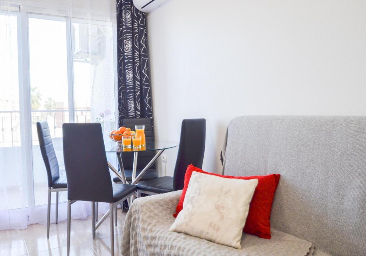 Schöne Wohnung mit Pool , Wi-Fi und privat Garage Torrevieja Exterior foto