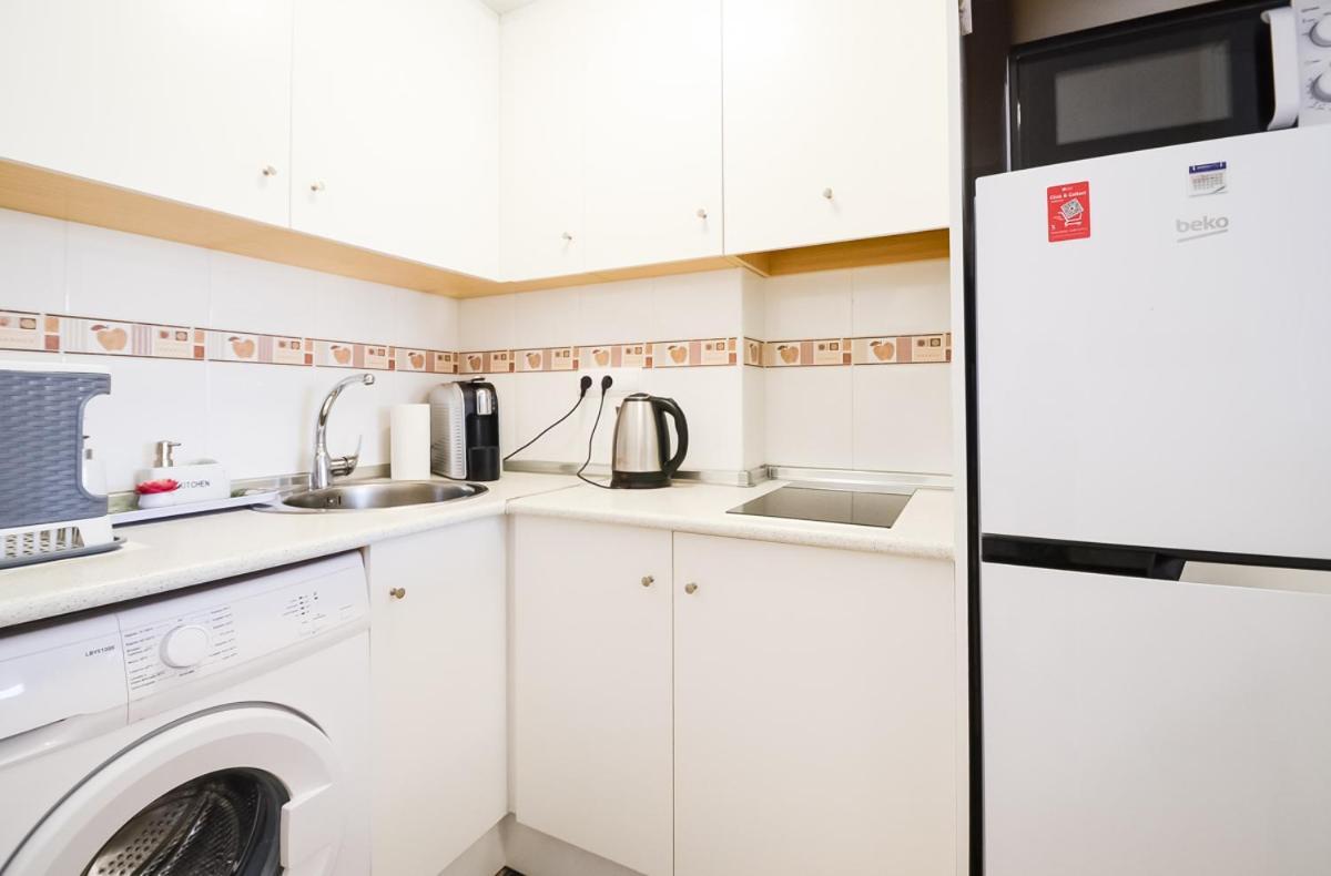 Schöne Wohnung mit Pool , Wi-Fi und privat Garage Torrevieja Exterior foto
