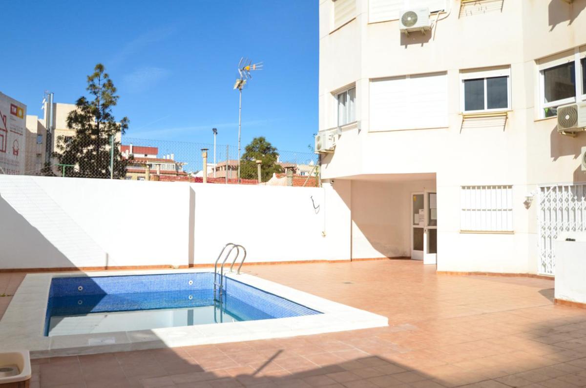 Schöne Wohnung mit Pool , Wi-Fi und privat Garage Torrevieja Exterior foto