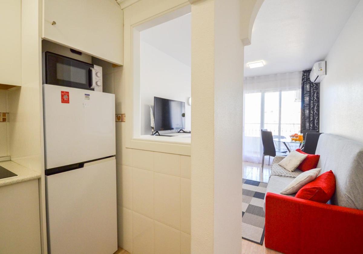 Schöne Wohnung mit Pool , Wi-Fi und privat Garage Torrevieja Exterior foto