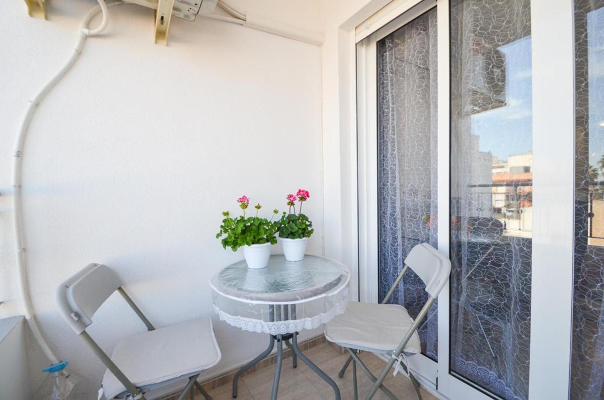 Schöne Wohnung mit Pool , Wi-Fi und privat Garage Torrevieja Exterior foto