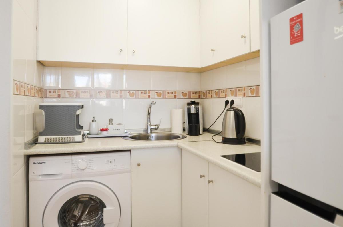 Schöne Wohnung mit Pool , Wi-Fi und privat Garage Torrevieja Exterior foto