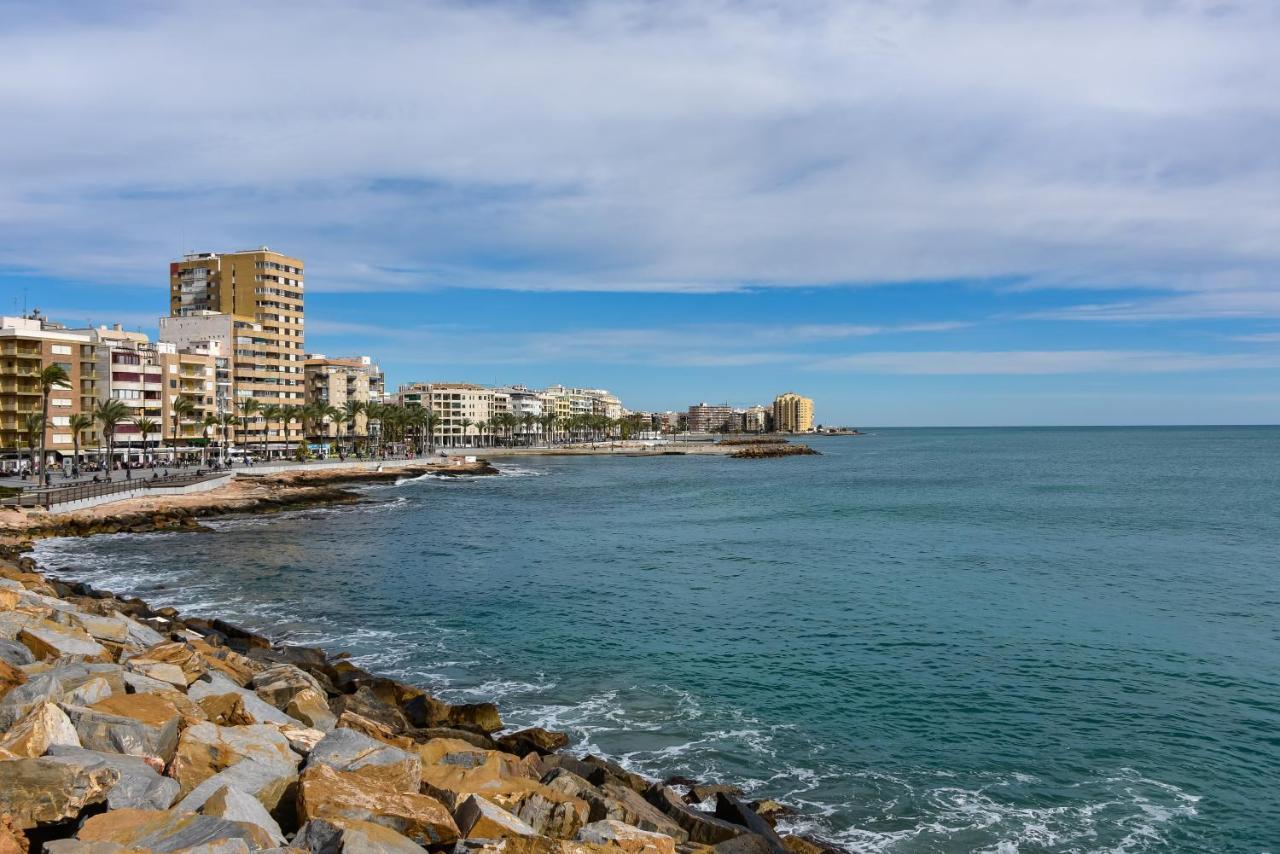 Schöne Wohnung mit Pool , Wi-Fi und privat Garage Torrevieja Exterior foto
