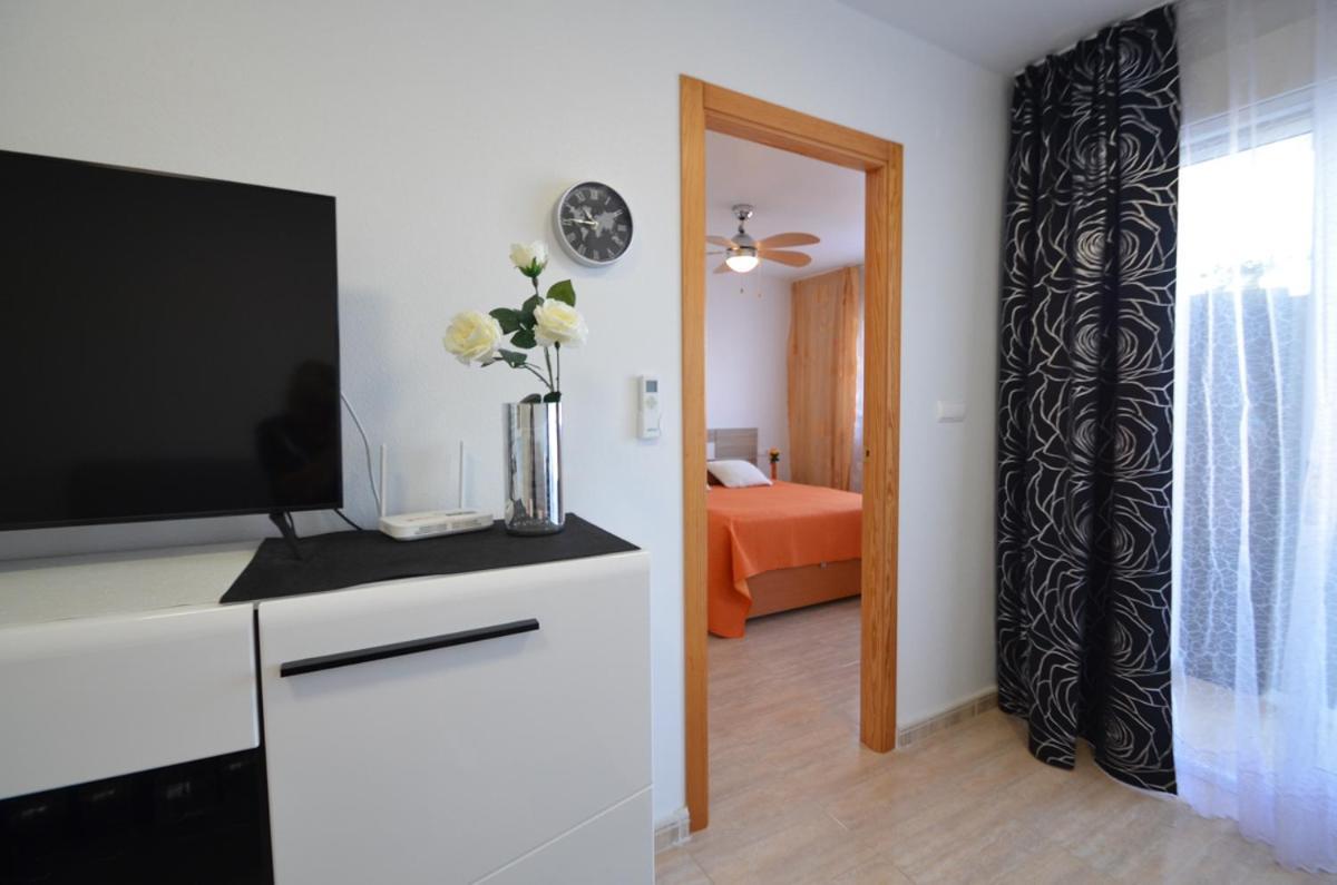 Schöne Wohnung mit Pool , Wi-Fi und privat Garage Torrevieja Exterior foto
